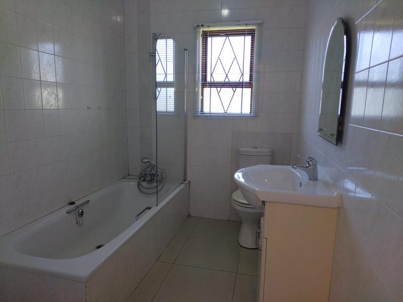 To Let 1 Bedroom Property for Rent in Grassy Park Western Cape